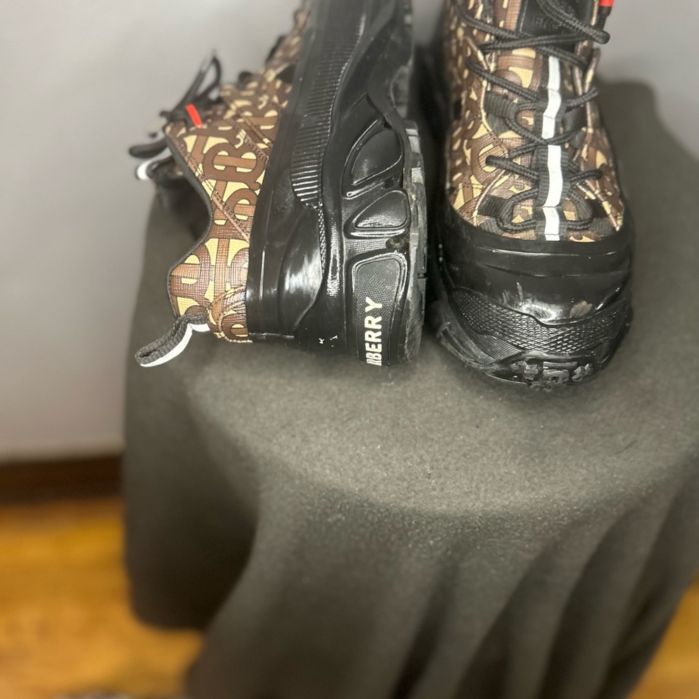 Burberry Monogram Print E-Canvas - image 6